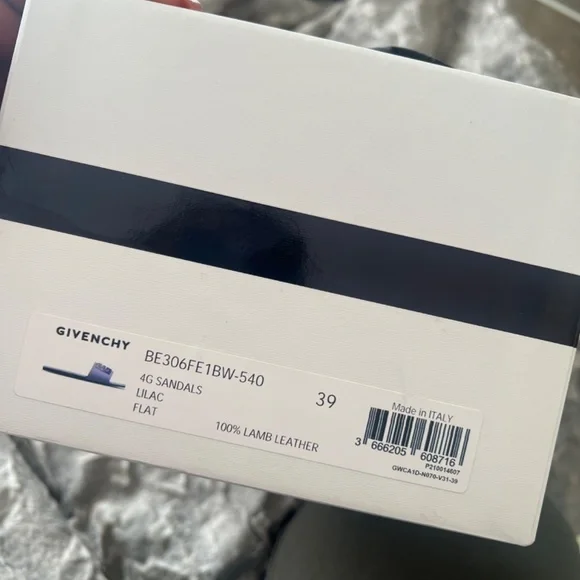 Givenchy - Picture 4 of 5